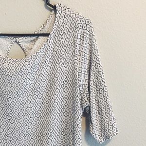 •Motherhood Maternity• Black & White Top Size MD